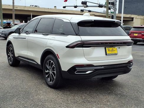 New 2026 Lincoln Nautilus Premier image 4