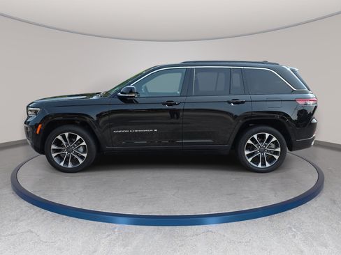 Certified 2025 Jeep Grand Cherokee Overland w/ Trailer Tow Package AWD/4WD image 8
