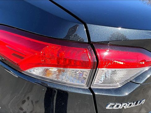 Used 2021 Toyota Corolla LE image 27