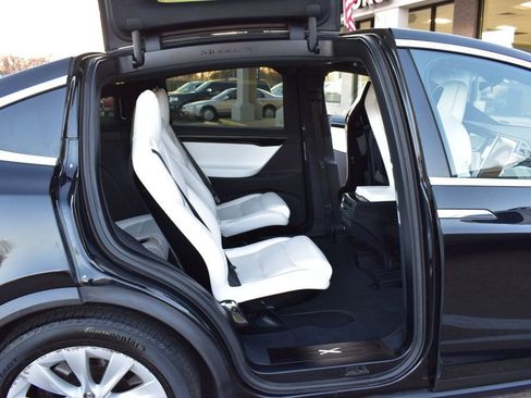 Used 2016 Tesla Model X 75D image 31