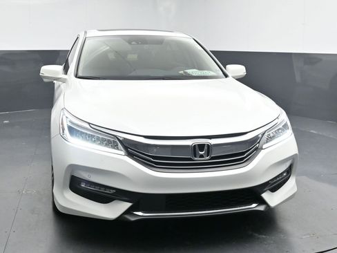 Used 2016 Honda Accord Touring image 3