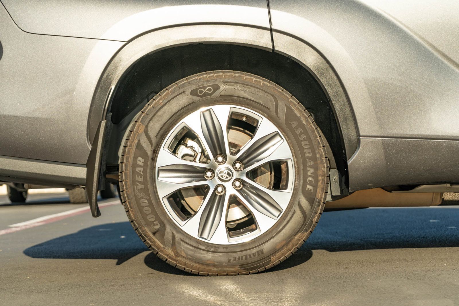 Used 2024 Toyota Highlander XLE AWD/4WD image 11