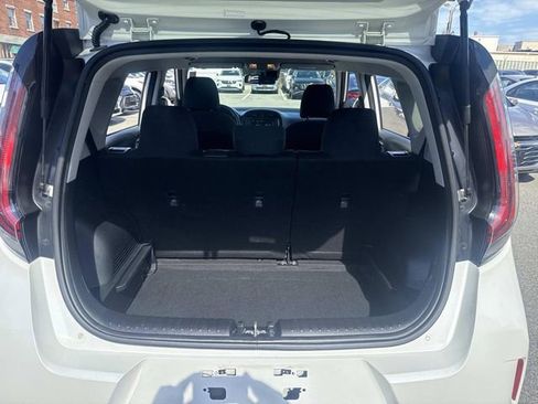 Used 2023 Kia Soul LX image 7