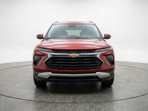 Used 2025 Chevrolet TrailBlazer LT FWD image 2