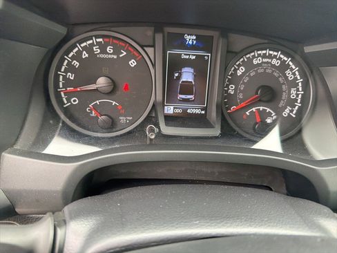 Used 2023 Toyota Tacoma SR w/ SR Convenience Package image 12