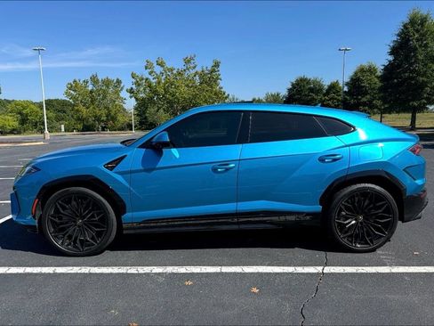 Used 2025 Lamborghini Urus SE AWD/4WD image 2