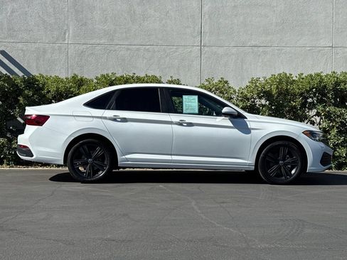 Used 2024 Volkswagen Jetta SE w/ Black Wheel Package FWD image 3