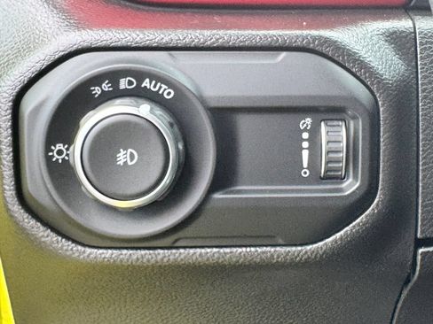 Used 2023 Jeep Wrangler Unlimited Rubicon w/ Cold Weather Group AWD/4WD image 32