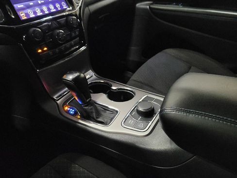 Used 2019 Jeep Grand Cherokee Laredo AWD/4WD image 26