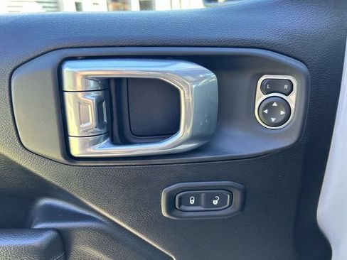 Used 2022 Jeep Gladiator Sport AWD/4WD image 16