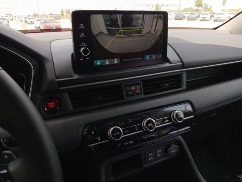 Used 2025 Honda Pilot EX-L image 12