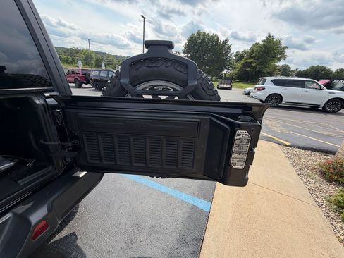 Used 2024 Jeep Wrangler Unlimited w/ Convenience Group AWD/4WD image 33