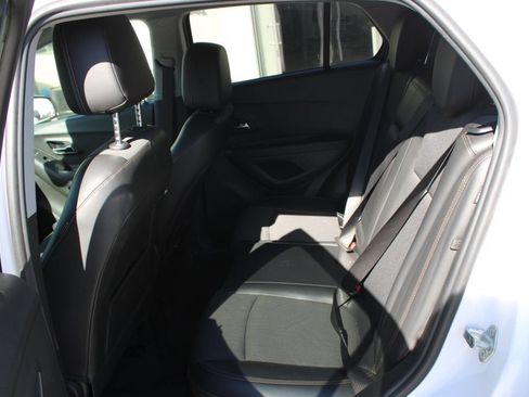 Used 2019 Chevrolet Trax LT w/ LT Convenience Package FWD image 14