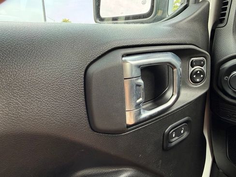 Used 2025 Jeep Wrangler Unlimited Sahara AWD/4WD image 12