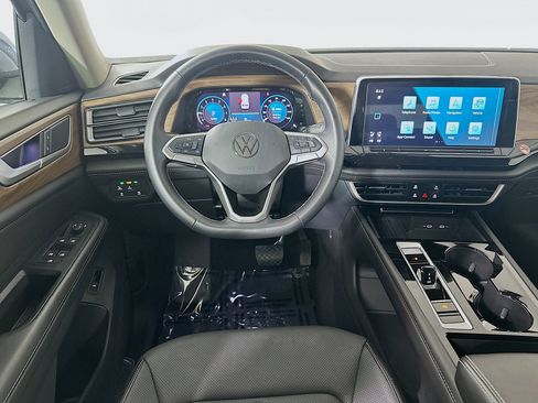 Used 2025 Volkswagen Atlas SE image 20