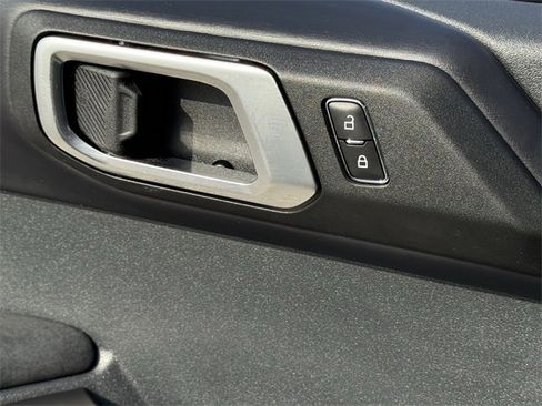 Used 2025 Ford Bronco Badlands image 25