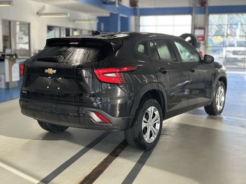 Used 2024 Chevrolet Trax LS FWD image 5
