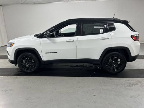 Used 2023 Jeep Compass Latitude w/ Convenience Group AWD/4WD image 6