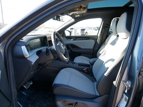 New 2026 Volkswagen Tiguan SE R-Line image 5