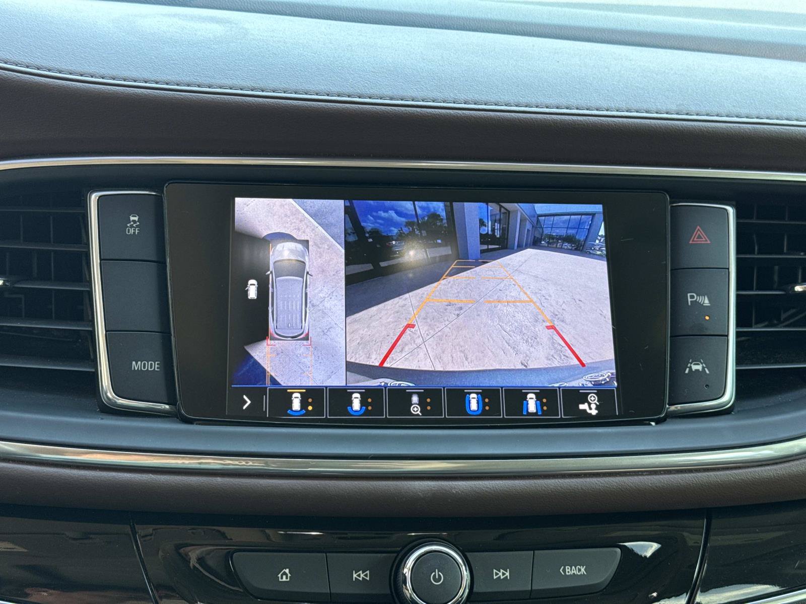 Used 2020 Buick Enclave Avenir w/ Avenir Technology Package FWD image 24
