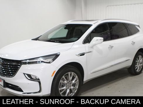 Used 2023 Buick Enclave Essence w/ Experience Buick Package FWD image 9