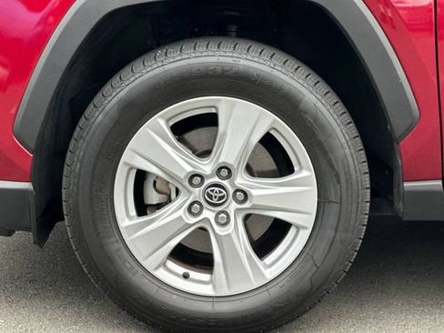 Used 2021 Toyota RAV4 XLE w/ Convenience Package FWD image 32