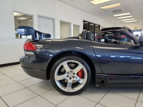 Used 2006 Dodge Viper SRT-10 RWD image 3