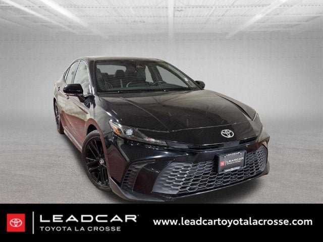 Used 2025 Toyota Camry SE FWD image 1