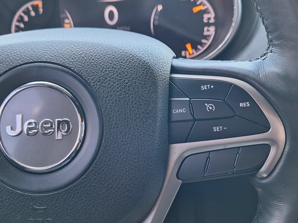 Used 2018 Jeep Grand Cherokee Limited AWD/4WD image 17
