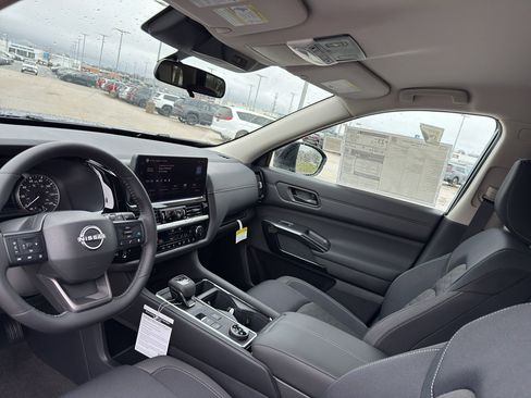 New 2026 Nissan Pathfinder SV image 25