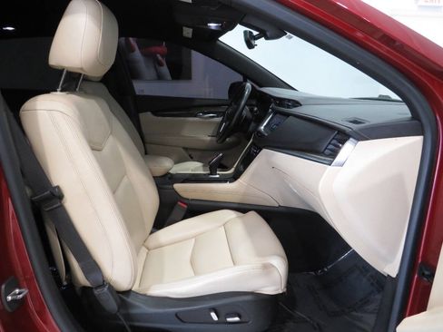 Used 2017 Cadillac XT5 FWD image 10