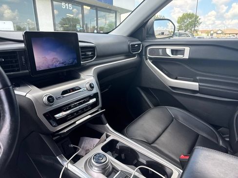 Used 2022 Ford Explorer XLT w/ Equipment Group 202A AWD/4WD image 7