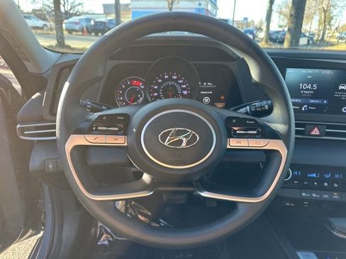 Used 2021 Hyundai Elantra SEL image 14