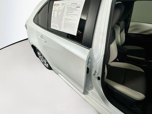 Used 2025 Toyota Corolla LE FWD image 27