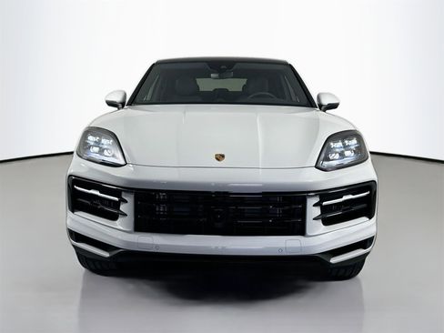 Certified 2025 Porsche Cayenne Coupe image 10