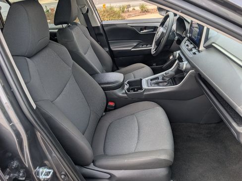 Used 2025 Toyota RAV4 XLE FWD image 8