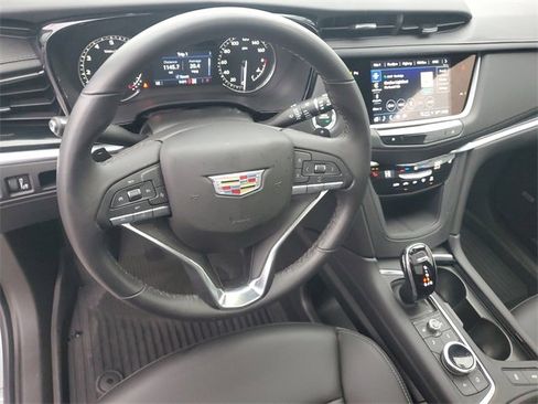 Certified 2025 Cadillac XT6 Luxury w/ LPO, Floor Liner Package image 13