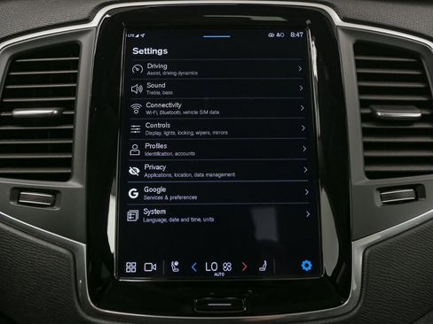 Used 2024 Volvo XC90 B5 Core w/ Climate Package image 31