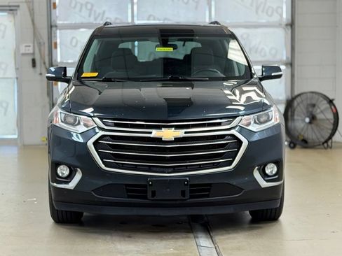 Used 2020 Chevrolet Traverse LT FWD image 2