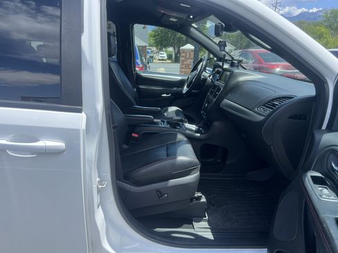 Used 2019 Dodge Grand Caravan GT w/ Safety Sphere Group FWD image 11