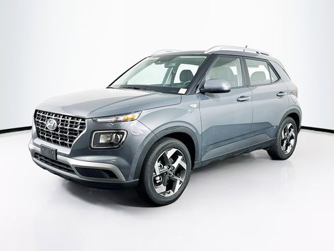 Used 2025 Hyundai Venue SEL image 3
