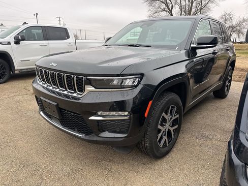 Used 2025 Jeep Grand Cherokee Limited w/ Luxury Tech Group II image 13