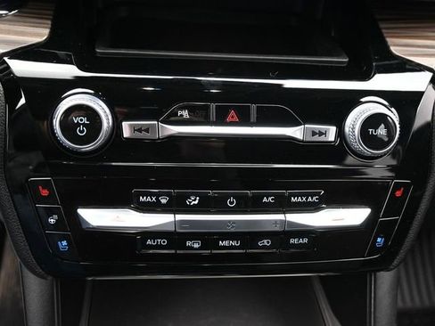 Used 2024 Ford Explorer Limited image 22