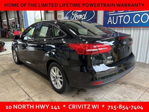 Used 2017 Ford Focus SE w/ Cold Weather Package FWD image 5