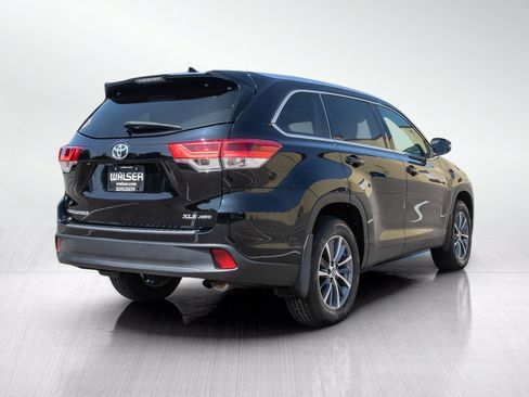 Used 2019 Toyota Highlander XLE AWD/4WD image 5