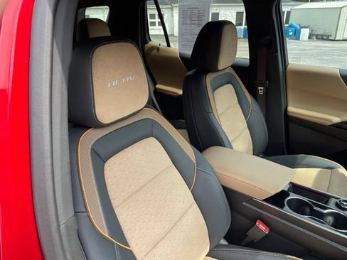 Used 2025 Chevrolet Equinox ACTIV w/ Safety and Technology Package FWD image 35