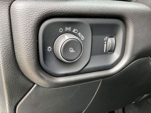 Used 2024 RAM 3500 Tradesman w/ Chrome Appearance Group image 13