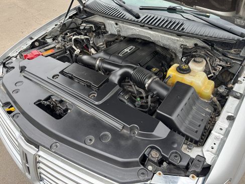 Used 2015 Lincoln Navigator 4WD image 25