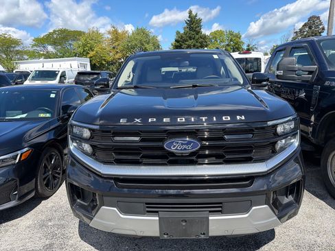 Used 2025 Ford Expedition Max Platinum AWD/4WD image 2