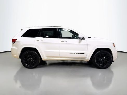 Used 2019 Jeep Grand Cherokee Altitude image 6